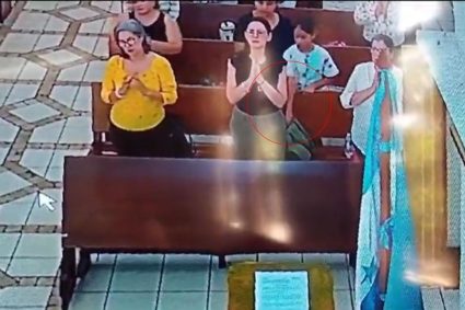 VIDEO:Le Roban a Mujer En Iglesia De Tegucigalpa