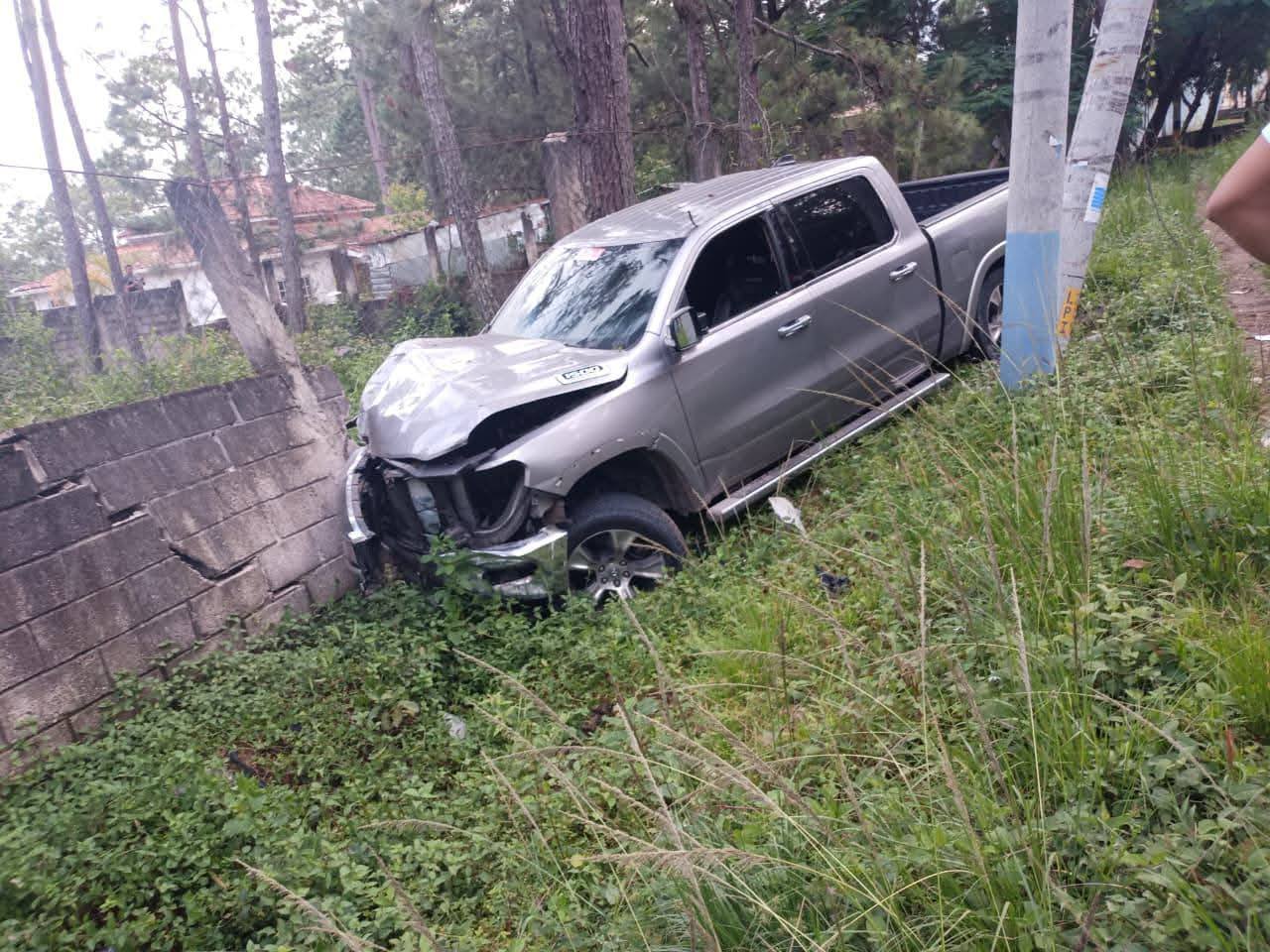 Javier Cabrera, candidato a alcalde por Valle de Ángeles, resulta ileso en accidente vehicular.