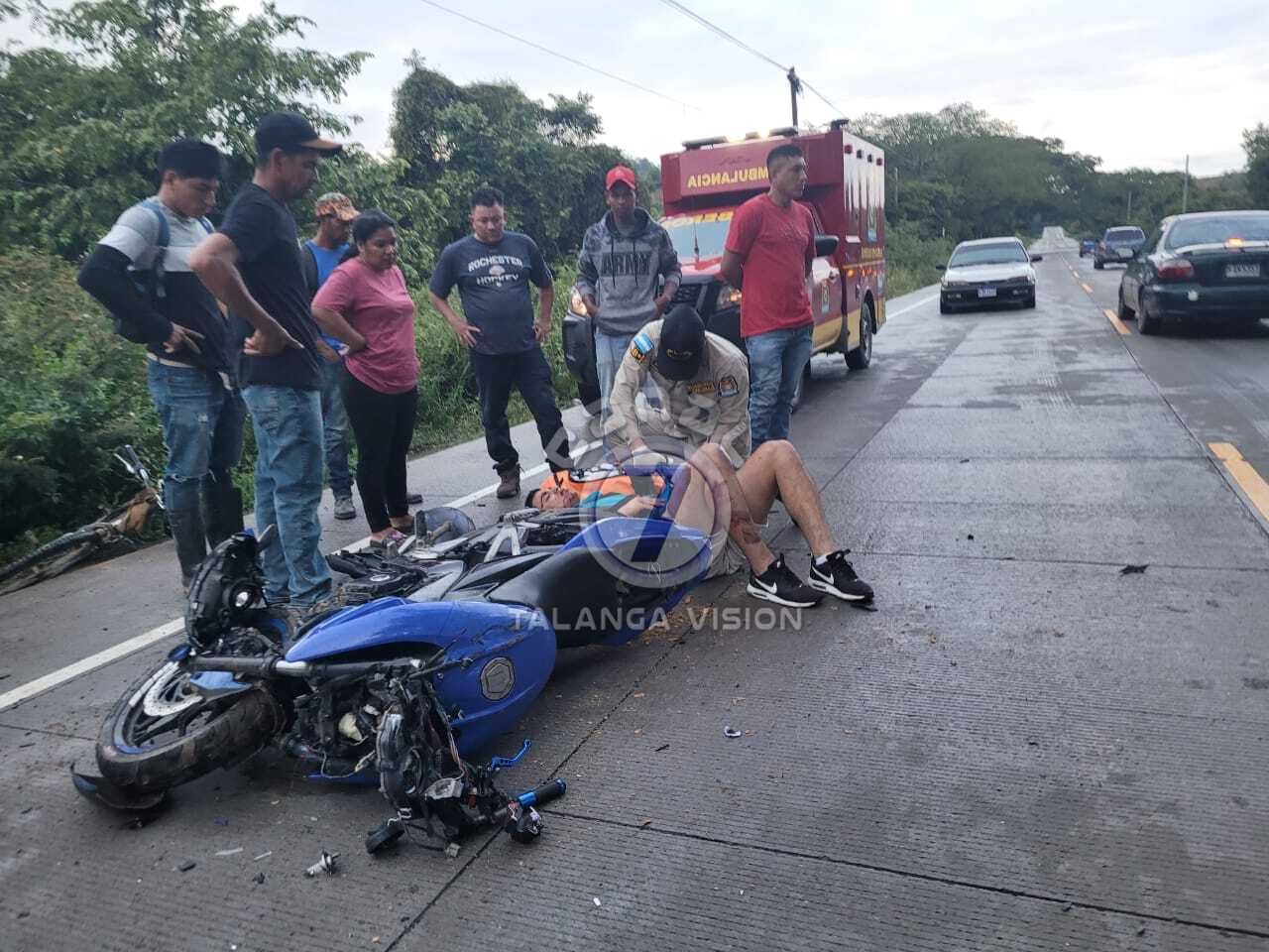 Motociclista sufre grave accidente en carretera a Cantarranas.