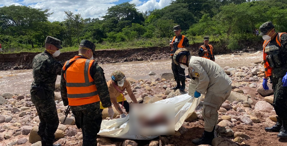Hallan cuerpo de joven desaparecida en aguas del río Yeguare.