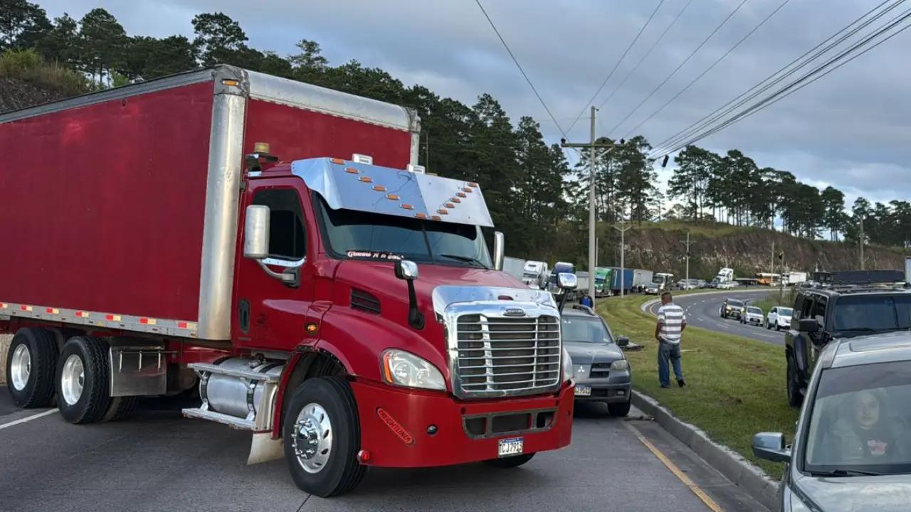 Transportistas liberan la CA-5 tras protesta por deuda millonaria del CNE.