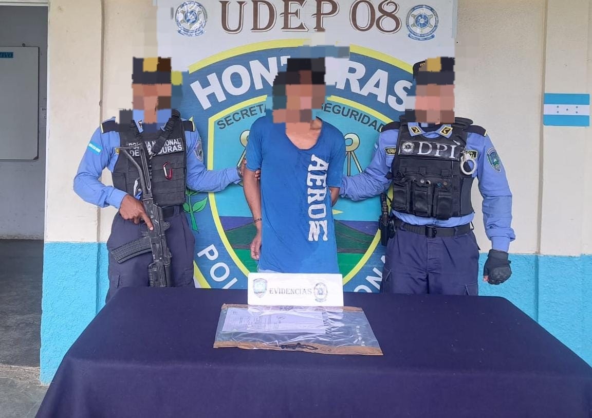 DPI captura a dos sujetos por porte ilegal de armas y drogas en Francisco Morazán.