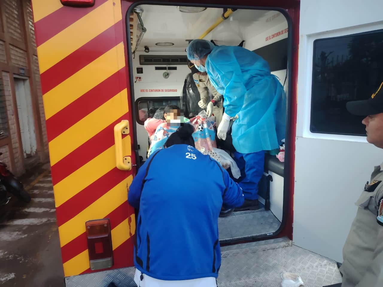 Joven da a luz en la Estación de Bomberos de Talanga tras emergencia en transporte público.